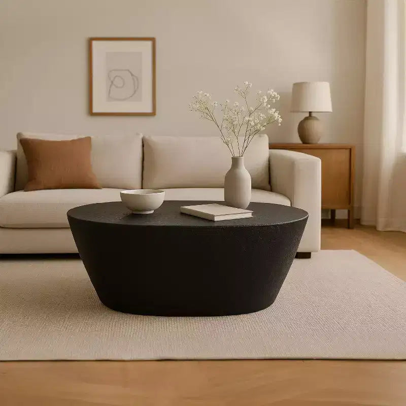 Table basse 36" - Design martelé fait main - Structure sculpturale en aluminium noir mat